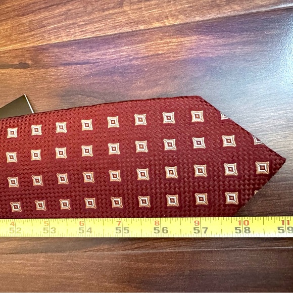 JOS. A. BANK Burgundy Square Pattern Tie - Picture 9 of 9